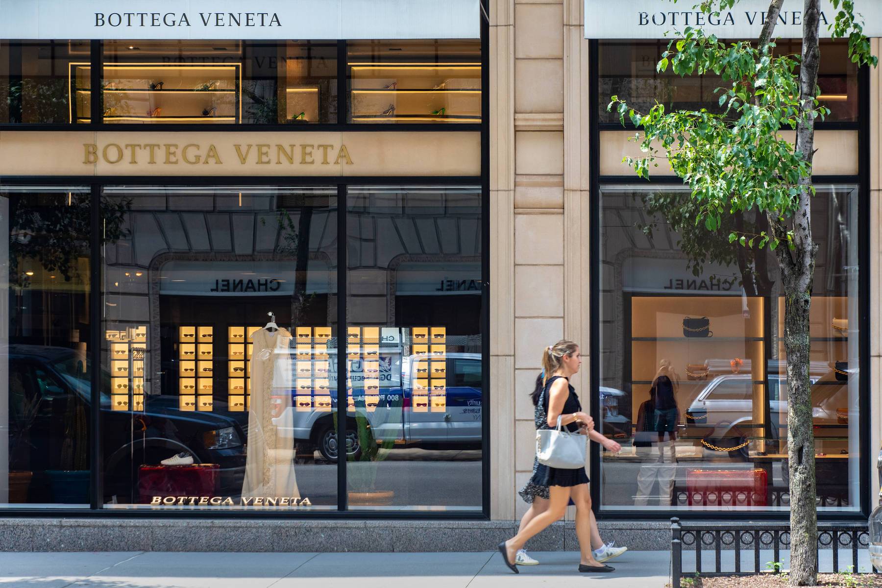 Bottega Beneta storefront with people walking by